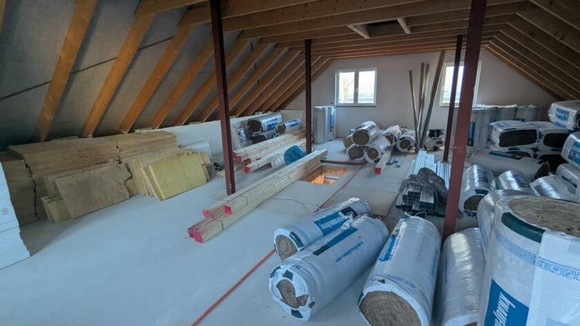 Dachstuhlumbau in Borchen   2025  Abbruch, Trockenbau, Malerarbeiten, Elektroinstallation, Dachdeckerarbeiten
